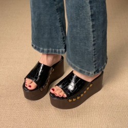 Cross-border foreign trade 2025 new style rivet animal print outdoor beach wood grain thick sole wedge one-strap sandals for men and women